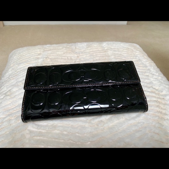 Coach  | Black Patent Embossed Logo CC Wallet - Picture 2 of 8